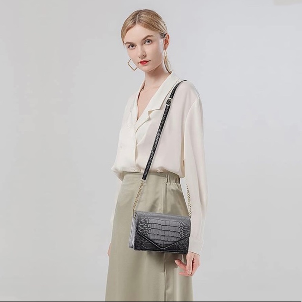 $15 SALE 🐊 BRAND NEW 🐊 BCBG style ombre faux croc mini crossbody clutch purse - Picture 2 of 9